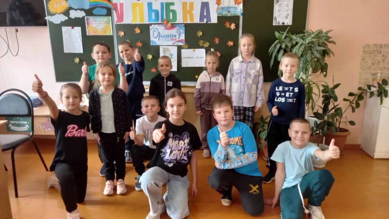 Начало работы детского лагеря в школе.